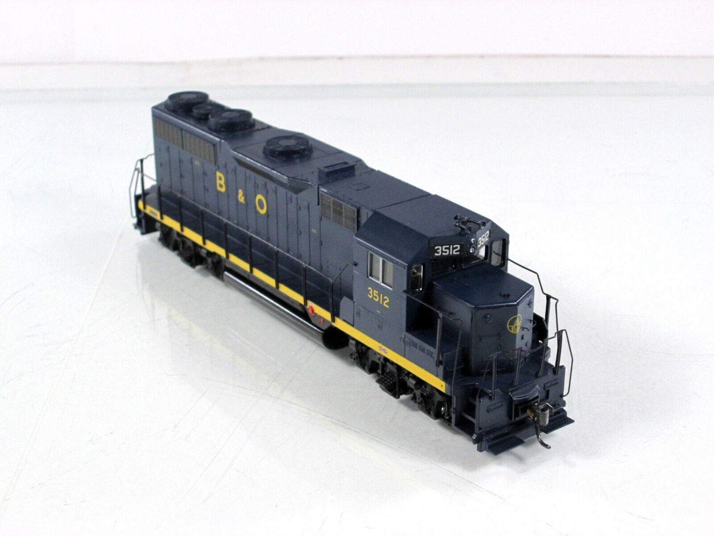 HO Scale ***BALTIMORE & OHIO*** GP35 Locomotive #3512 - Athearn 96040, w/ DCC