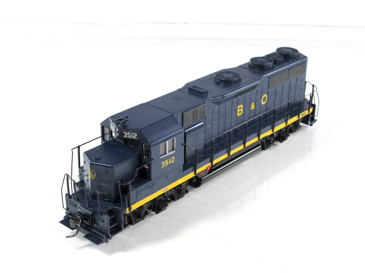 HO Scale ***BALTIMORE & OHIO*** GP35 Locomotive #3512 - Athearn 96040, w/ DCC