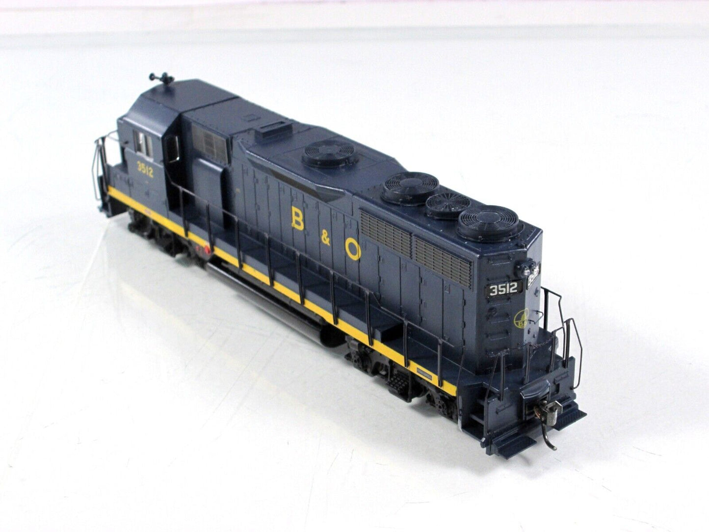 HO Scale ***BALTIMORE & OHIO*** GP35 Locomotive #3512 - Athearn 96040, w/ DCC