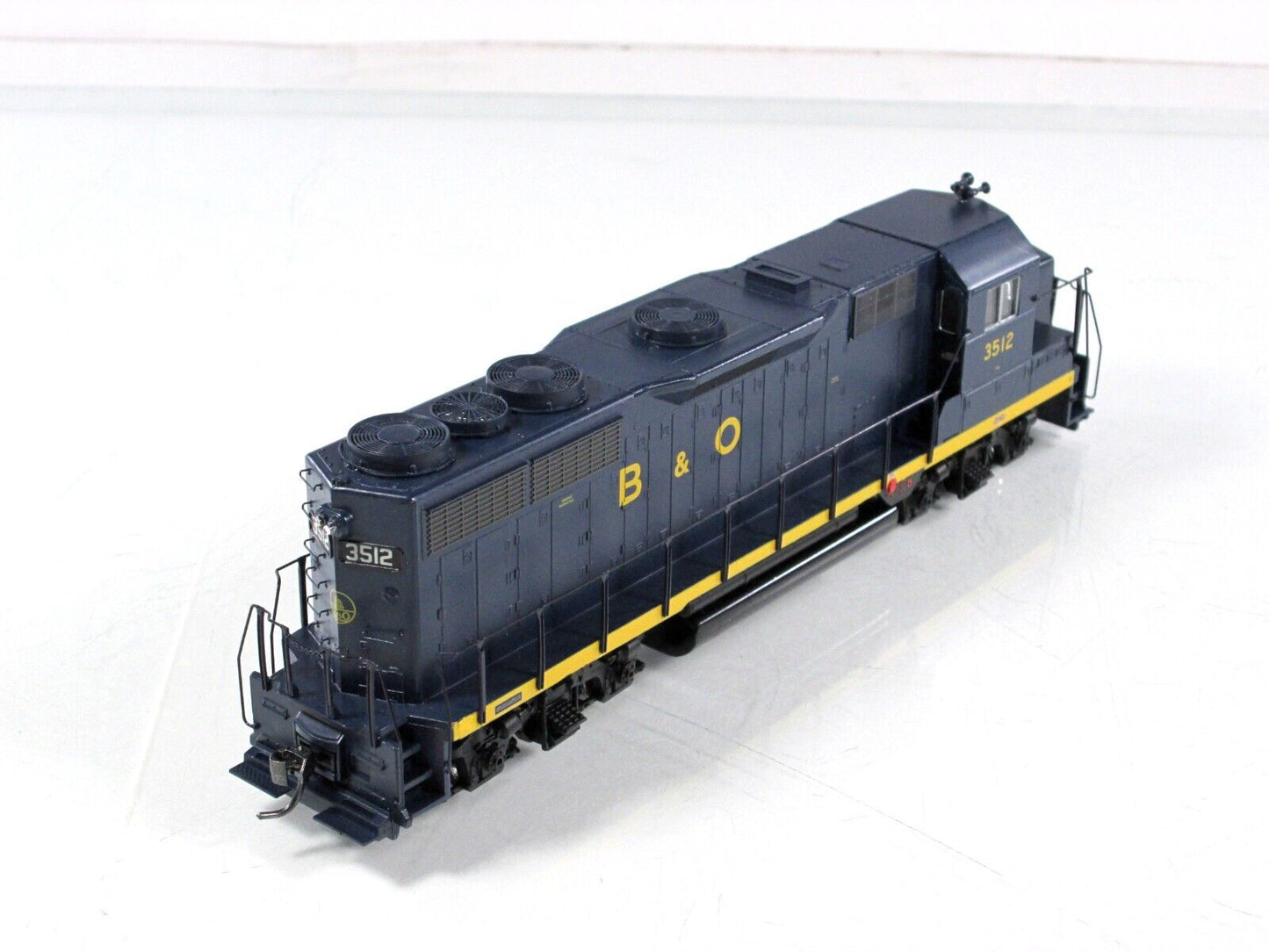 HO Scale ***BALTIMORE & OHIO*** GP35 Locomotive #3512 - Athearn 96040, w/ DCC