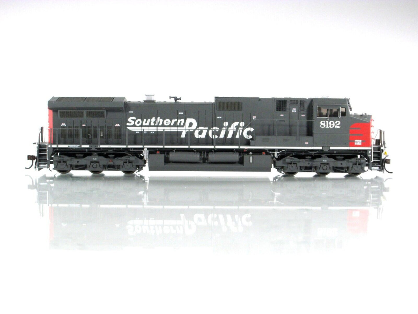 HO Scale SOUTHERN PACIFIC Dash 9-44CW #8192 - Athearn G31643, DCC Tsunami2 Sound
