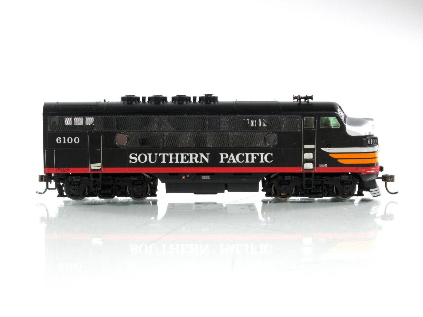 HO Scale ***SOUTHERN PACIFIC*** Black Widow F3A #6100 -Athearn G20010, DCC Ready