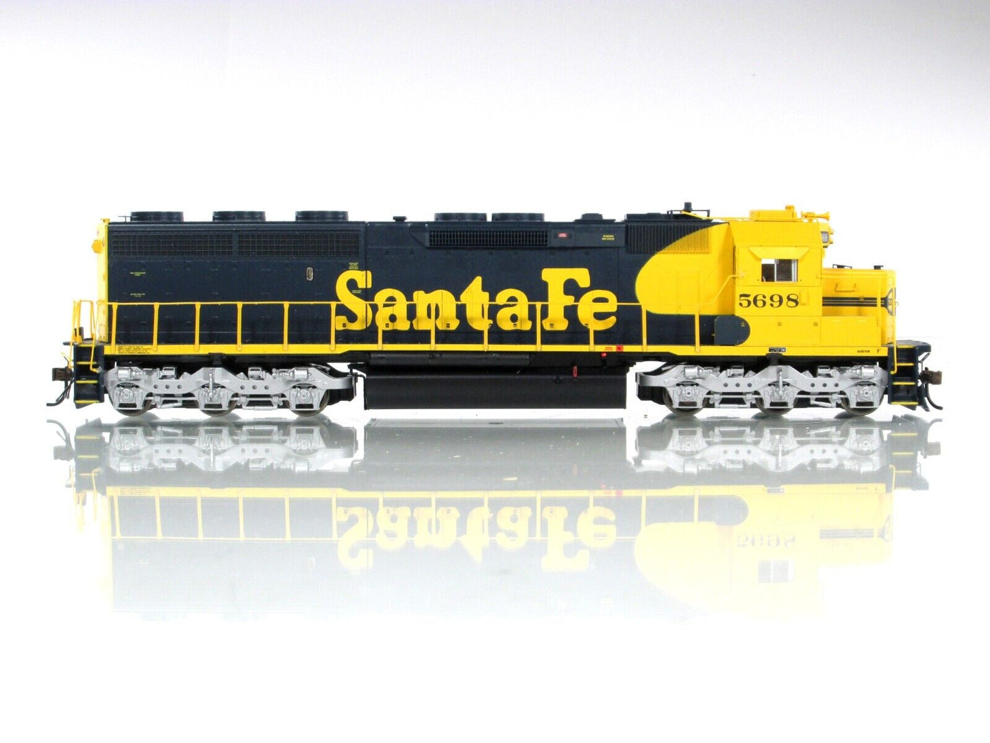 HO Scale ***SANTA FE*** SD45-2 #5698 --- Athearn G67167, w/ DCC Sound and Remote