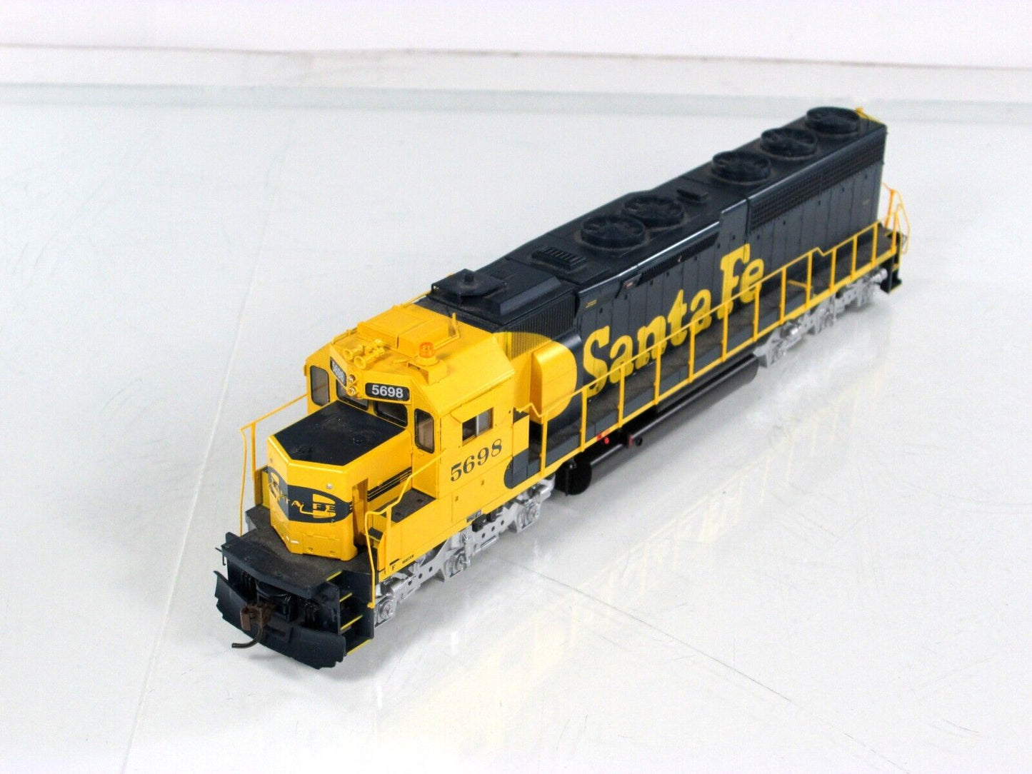 HO Scale ***SANTA FE*** SD45-2 #5698 --- Athearn G67167, w/ DCC Sound and Remote