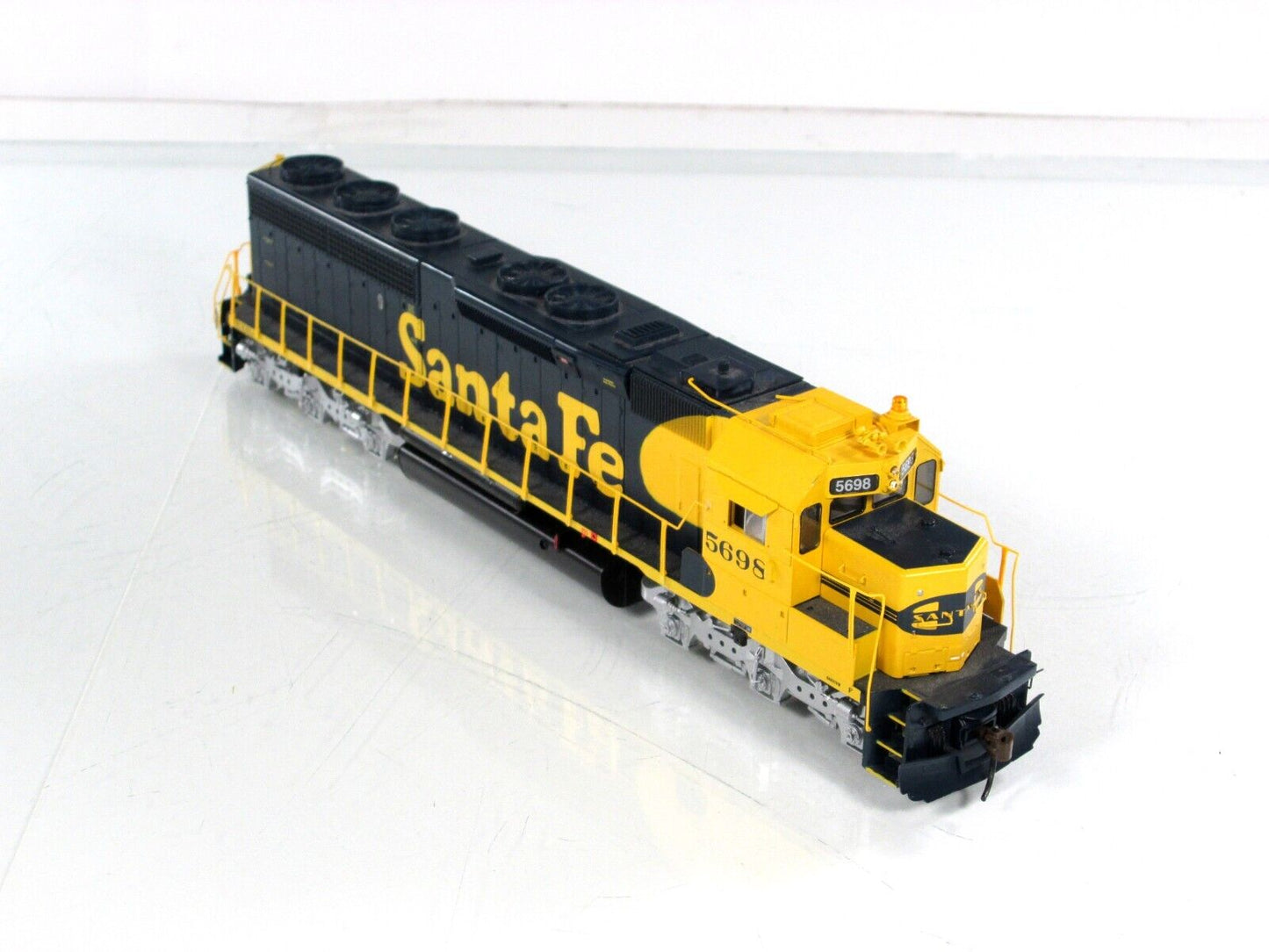 HO Scale ***SANTA FE*** SD45-2 #5698 --- Athearn G67167, w/ DCC Sound and Remote