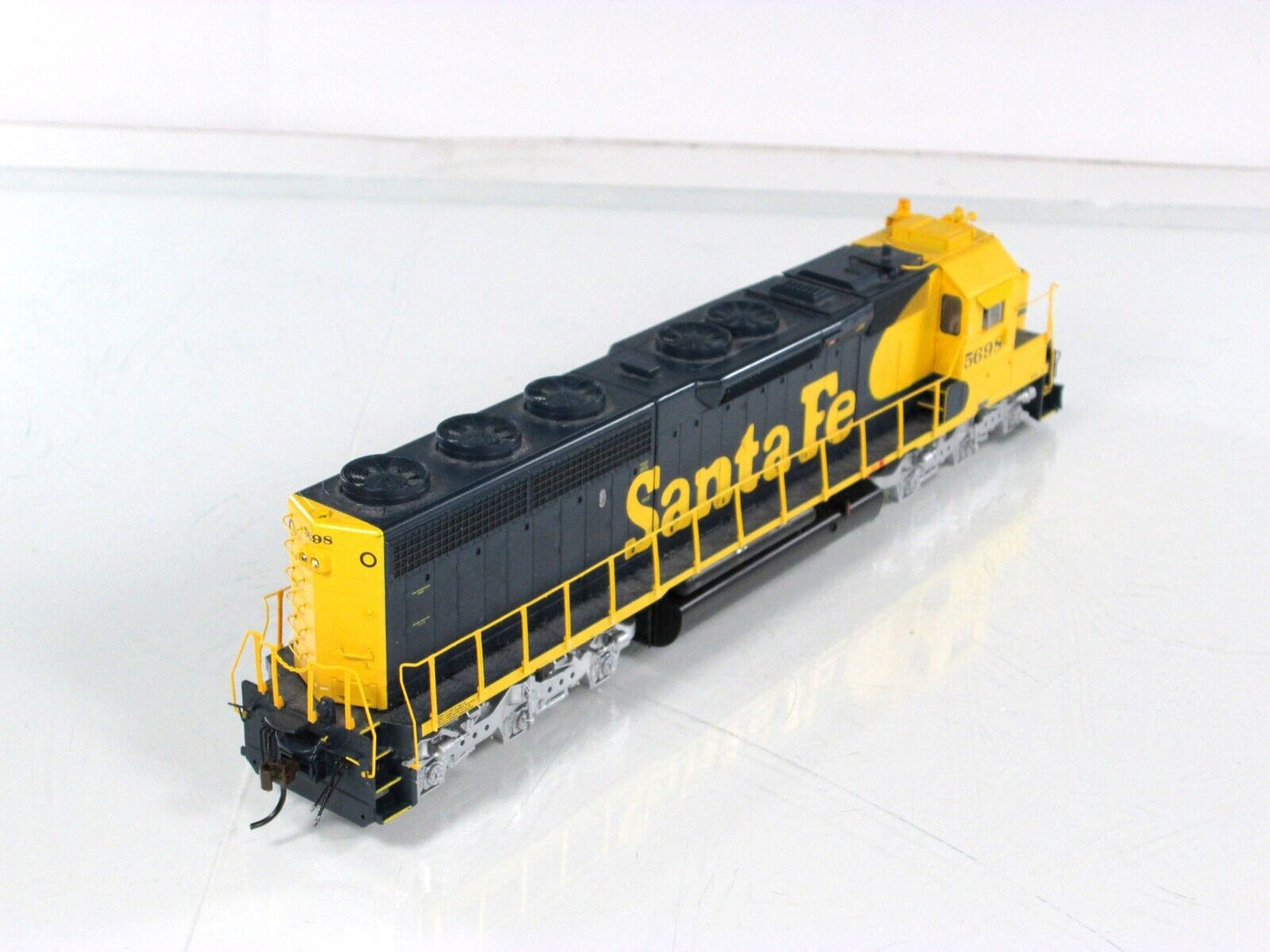 HO Scale ***SANTA FE*** SD45-2 #5698 --- Athearn G67167, w/ DCC Sound and Remote