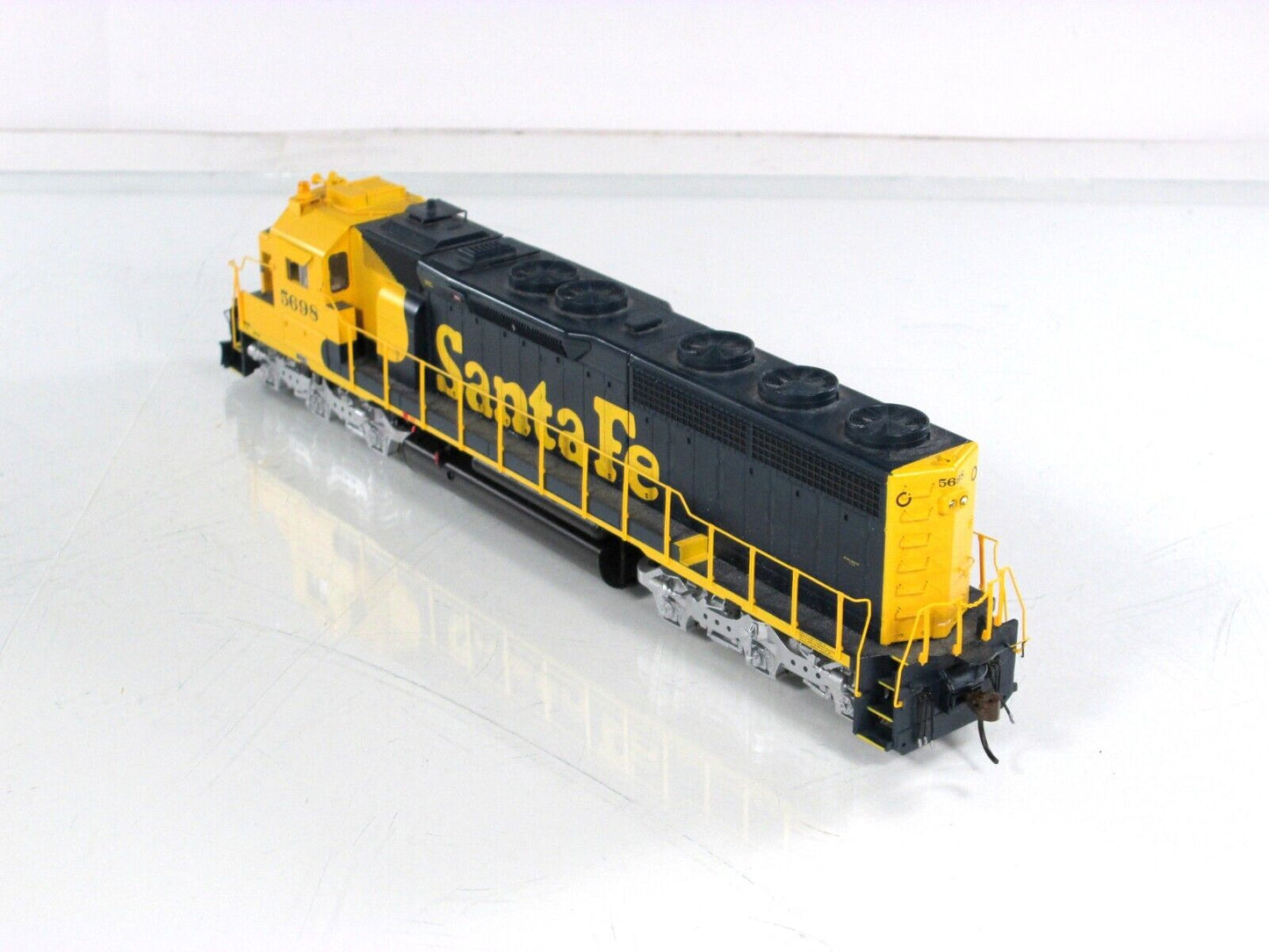HO Scale ***SANTA FE*** SD45-2 #5698 --- Athearn G67167, w/ DCC Sound and Remote