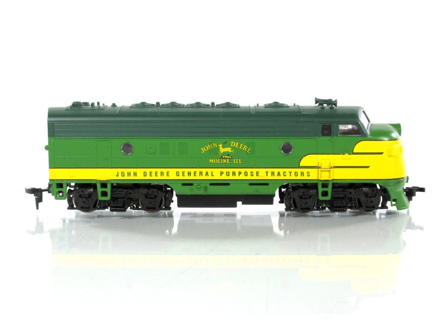 HO Scale ***JOHN DEERE*** EMD F7A Diesel Locomotive ---- Athearn