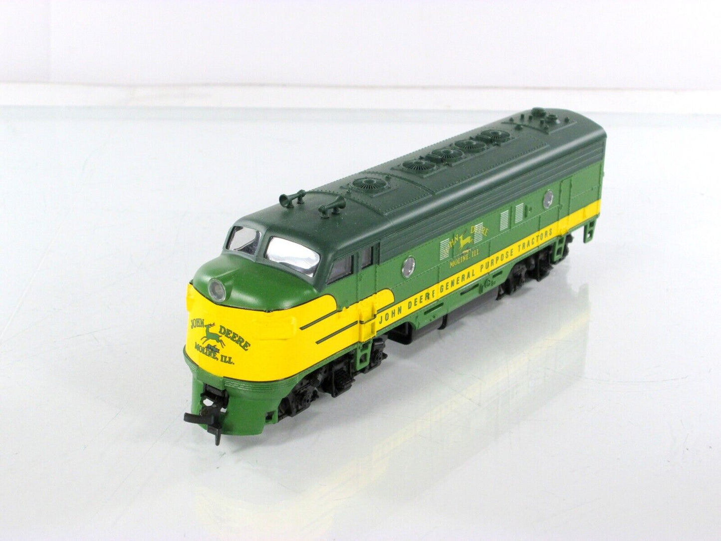 HO Scale ***JOHN DEERE*** EMD F7A Diesel Locomotive ---- Athearn