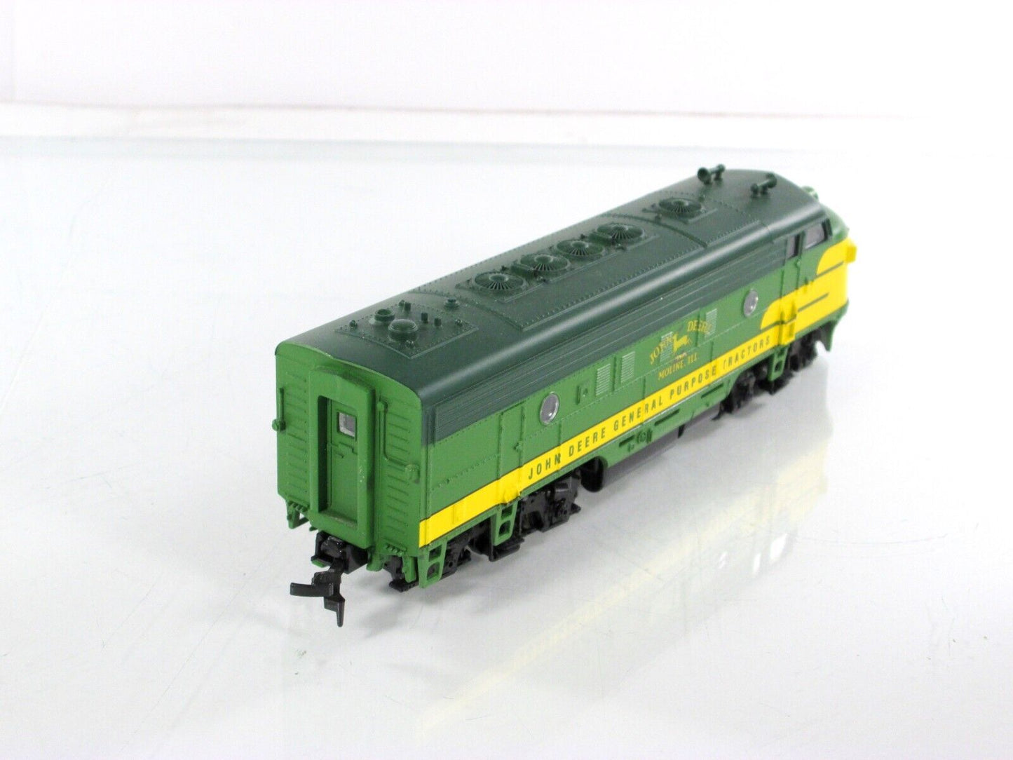 HO Scale ***JOHN DEERE*** EMD F7A Diesel Locomotive ---- Athearn