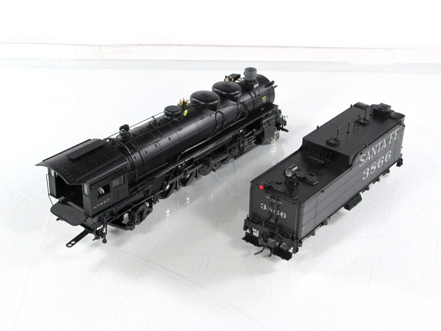 HO Scale **SANTA FE** 2-10-2 Locomotive 3866 --Broadway 2196, DCC Paragon2 Sound