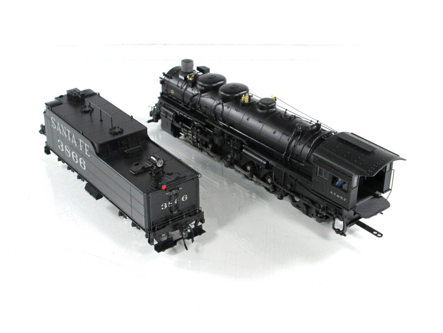 HO Scale **SANTA FE** 2-10-2 Locomotive 3866 --Broadway 2196, DCC Paragon2 Sound