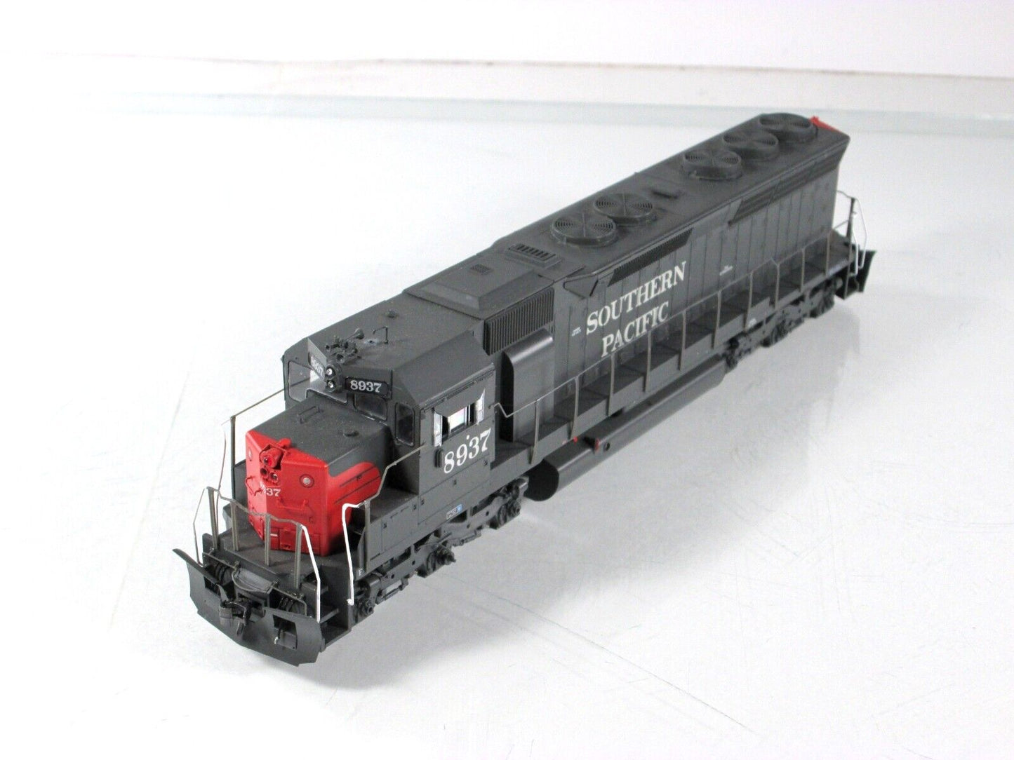 HO Scale ***SOUTHERN PACIFIC*** SD45 Locomotive #8937 - Athearn 98064, w/ DCC