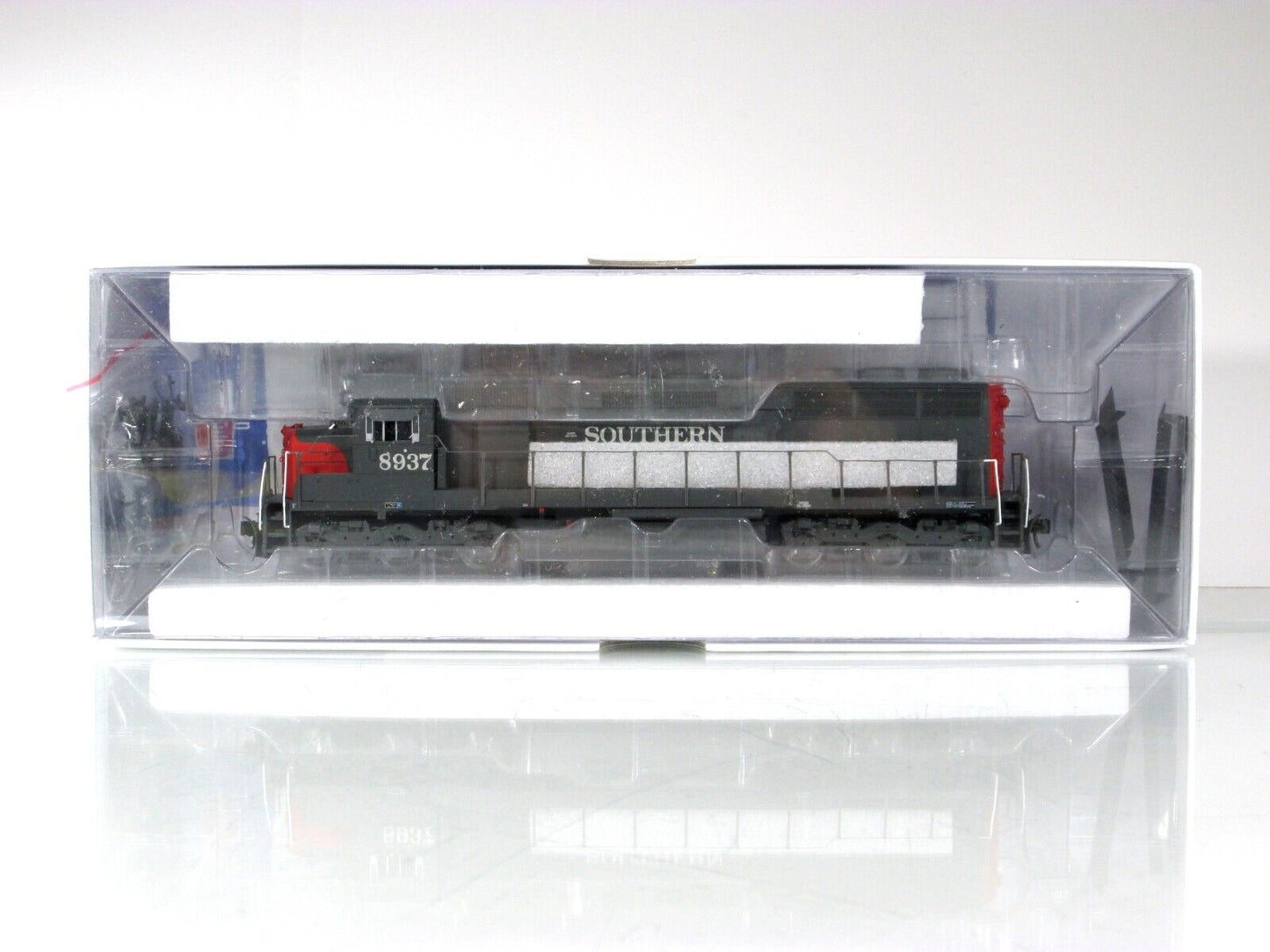 HO Scale ***SOUTHERN PACIFIC*** SD45 Locomotive #8937 - Athearn 98064, w/ DCC