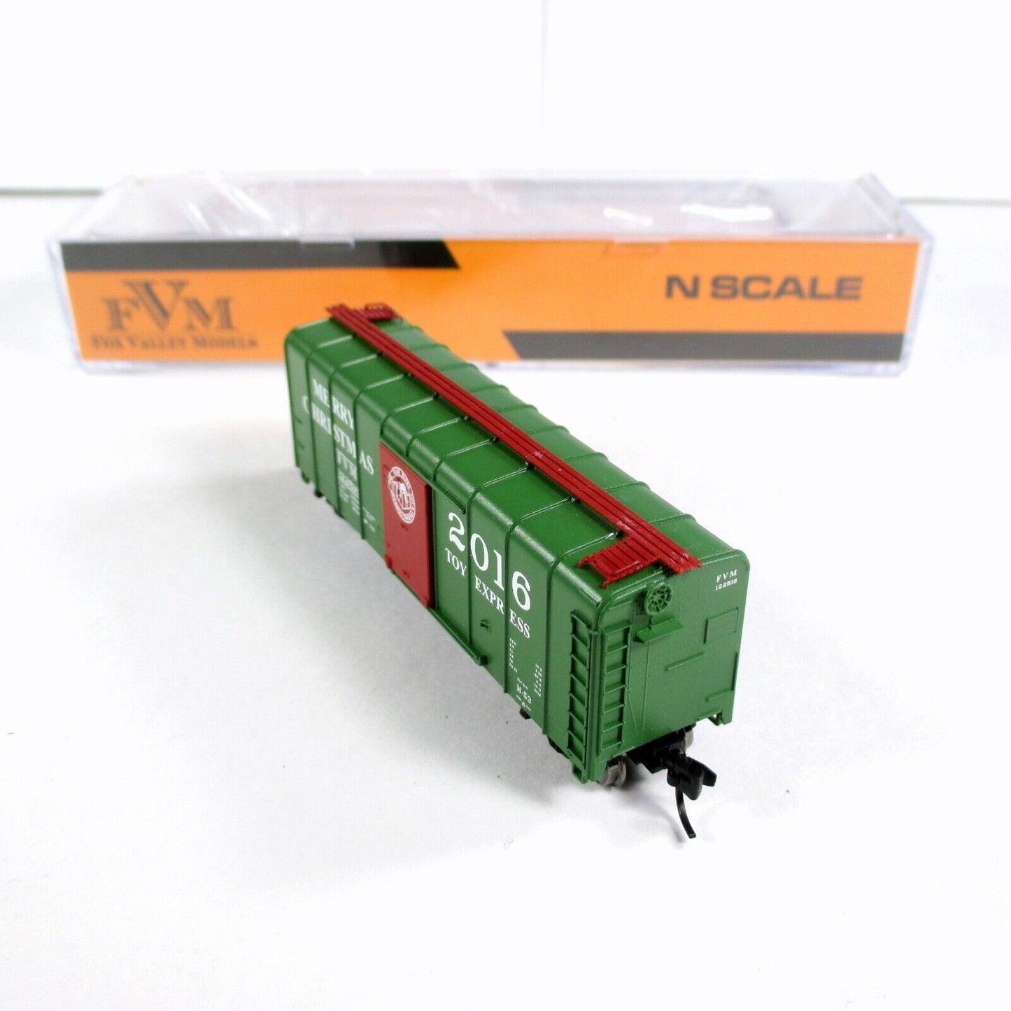 N Scale ***MERRY CHRISTMAS*** Wagon Top Box Car #122516, 2016 -- Fox Valley 8941