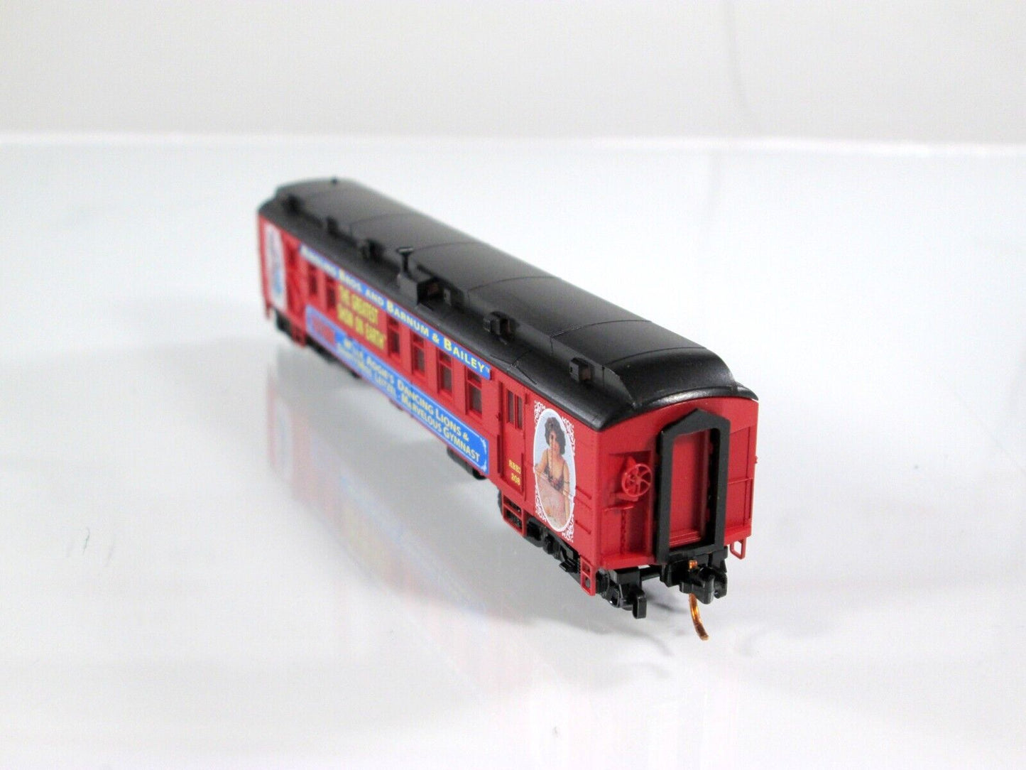 N Scale ***RINGLING, BARNUM & BAILEY*** RPO Passenger Car -Micro Trains 14000200