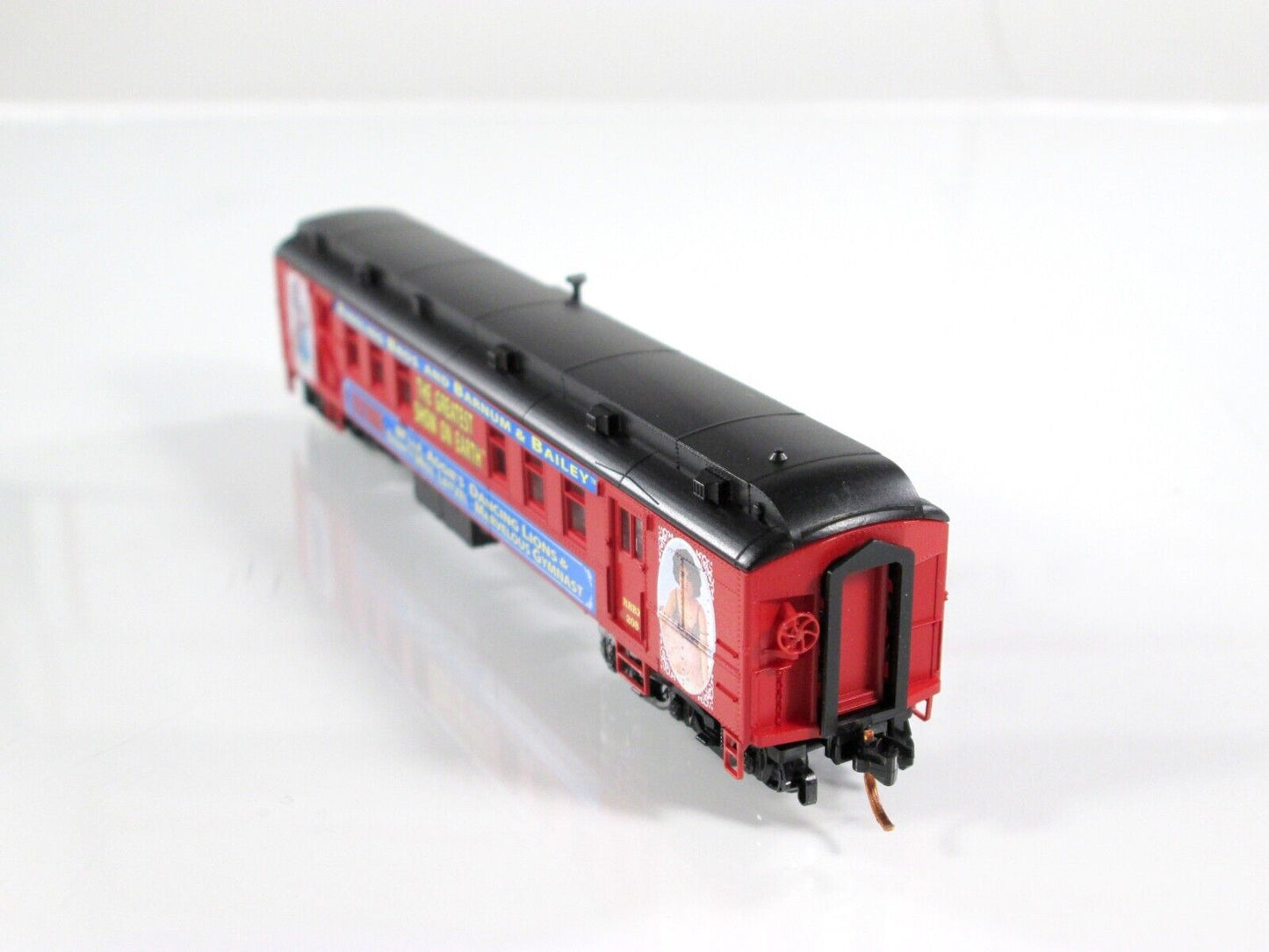 N Scale ***RINGLING, BARNUM & BAILEY*** RPO Passenger Car -Micro Trains 14000200