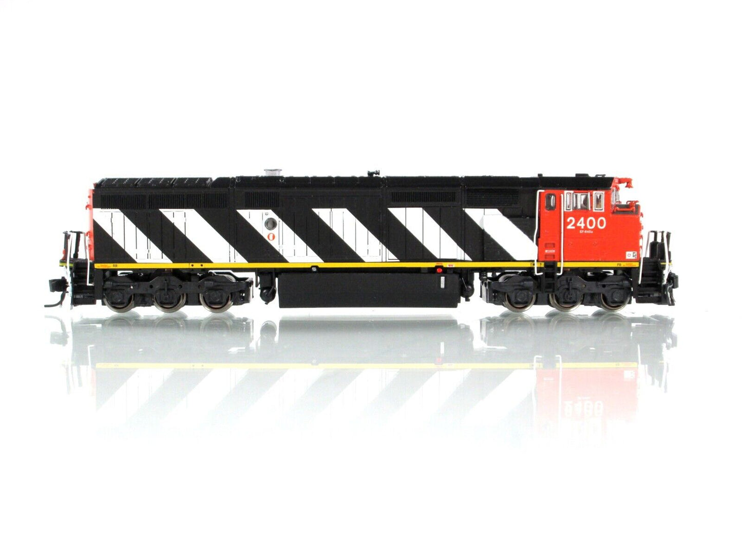 N Scale ***CANADIAN NATIONAL*** Dash 8-40CM #2400 - Rapido 540001, DCC Rdy *RARE
