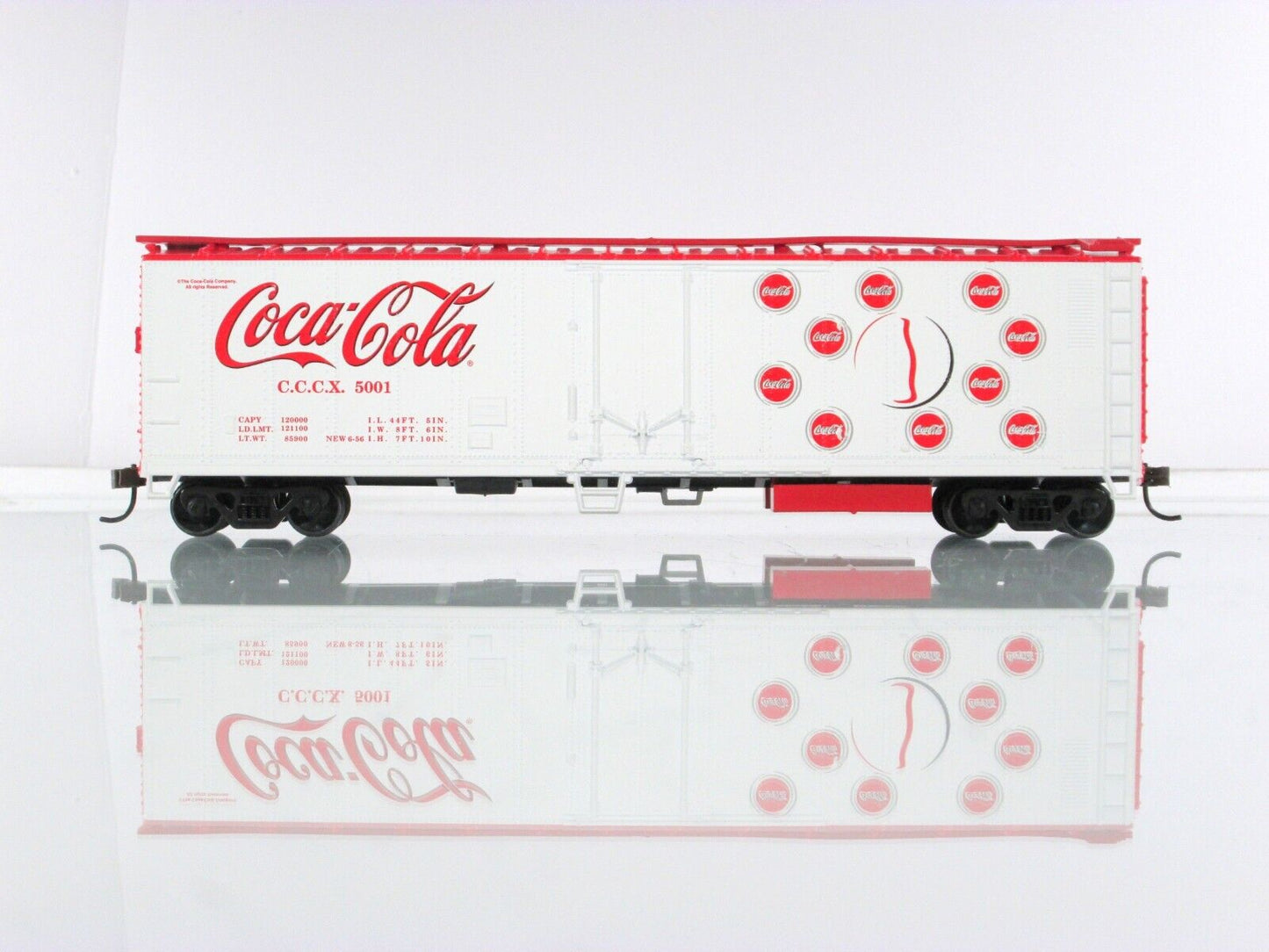 HO Scale ***COCA-COLA*** Bottling 40' Steel Reefer Car, CCCX 5001 - Athearn 8370