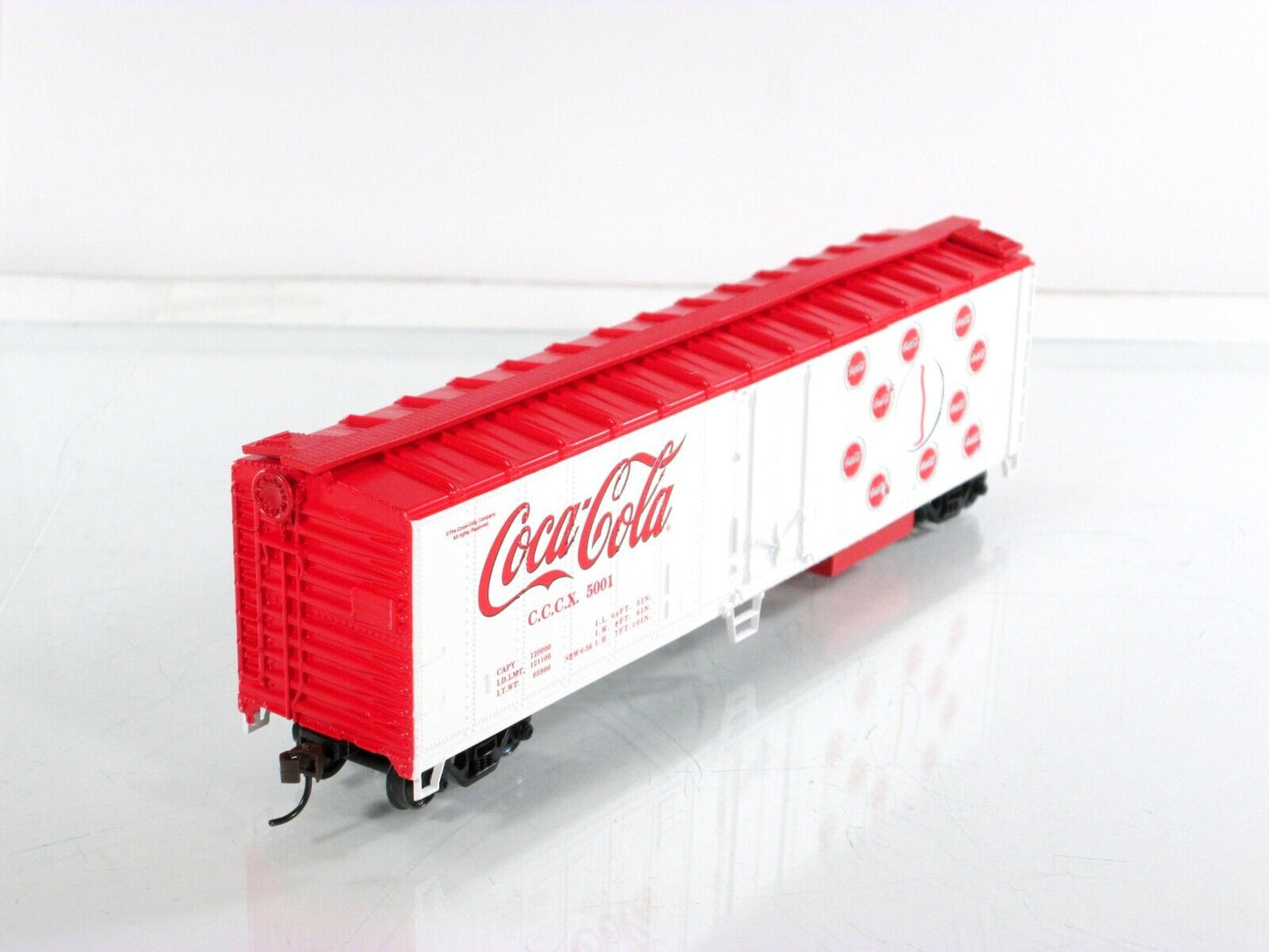 HO Scale ***COCA-COLA*** Bottling 40' Steel Reefer Car, CCCX 5001 - Athearn 8370