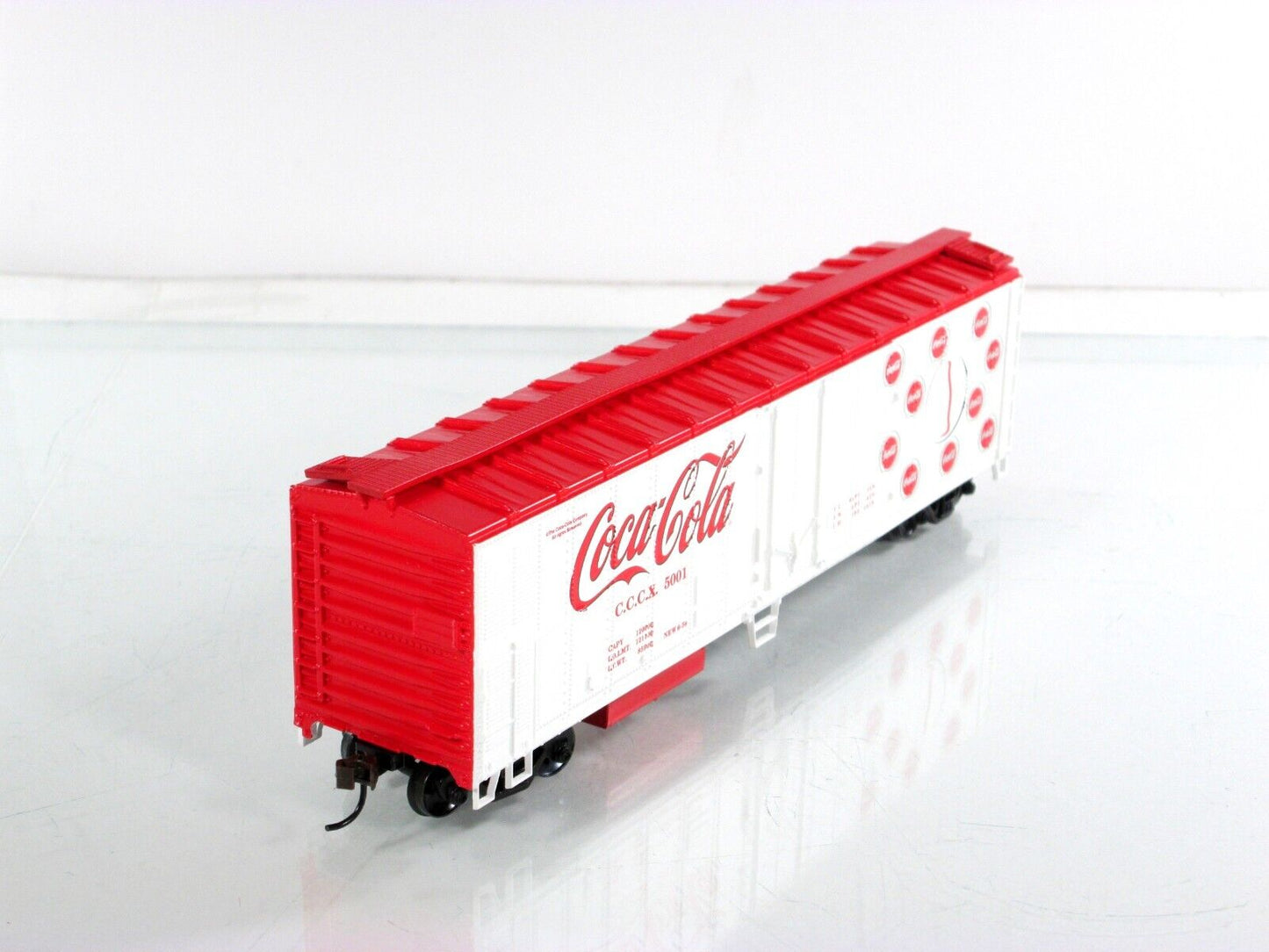 HO Scale ***COCA-COLA*** Bottling 40' Steel Reefer Car, CCCX 5001 - Athearn 8370