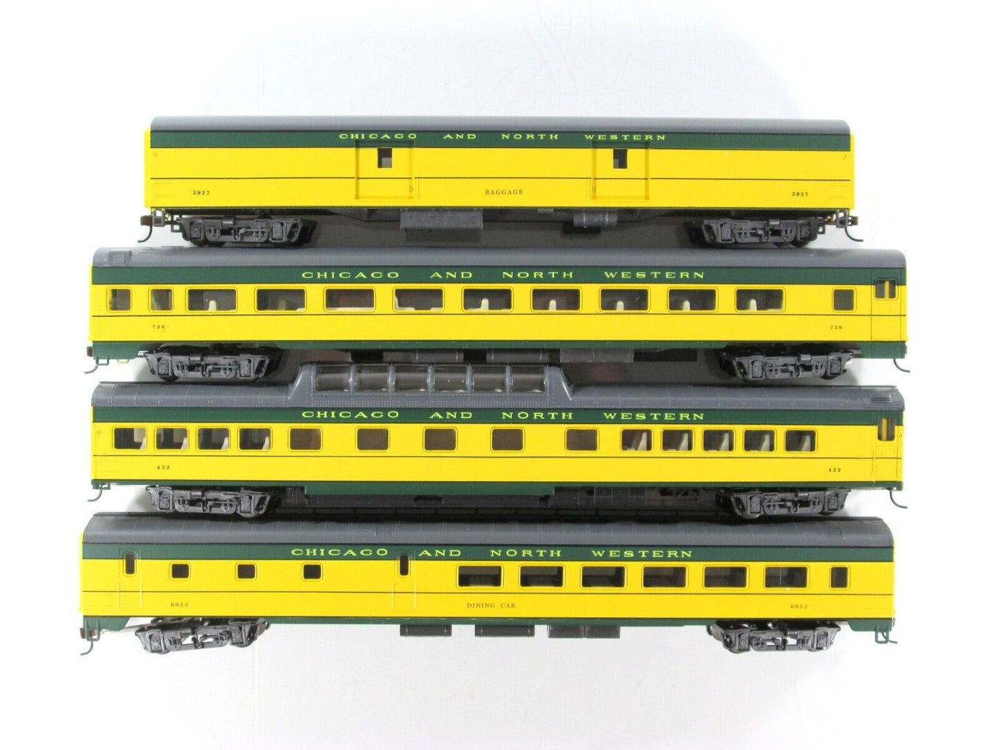 HO Scale ***CHICAGO NW*** 1930s Passenger Set A -- Rivarossi 6932, Knuckle Cplrs