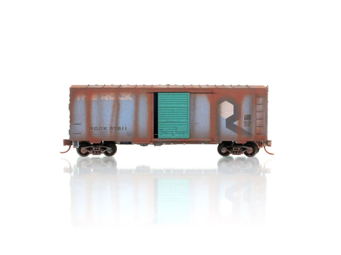 N Scale ***ROCK ISLAND*** Weathered 40' Box Car #57611 --- Micro Trains 07344020