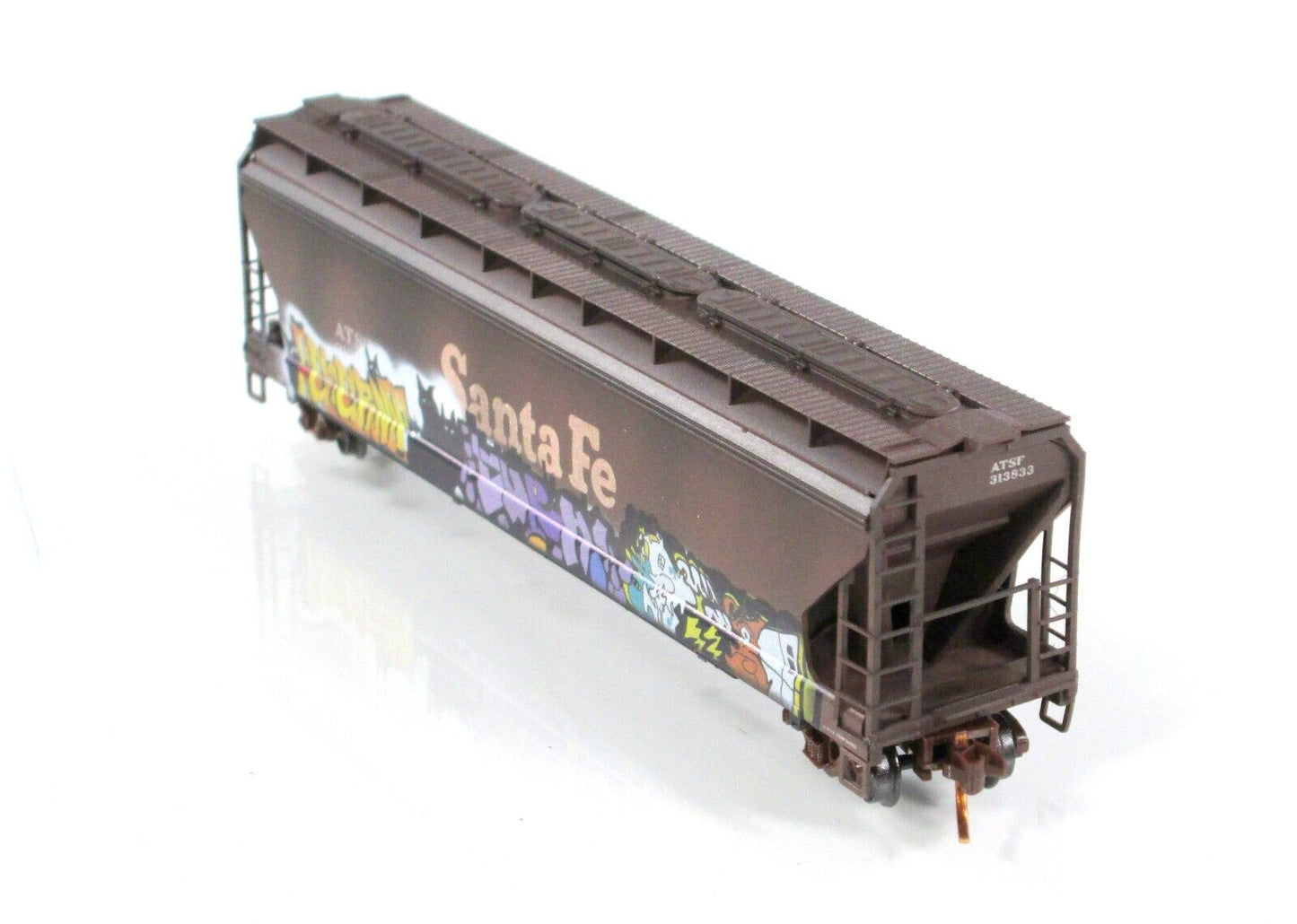 N Scale **SANTE FE** Weathered & Graffiti Hopper #313833 - Micro Trains 09444102