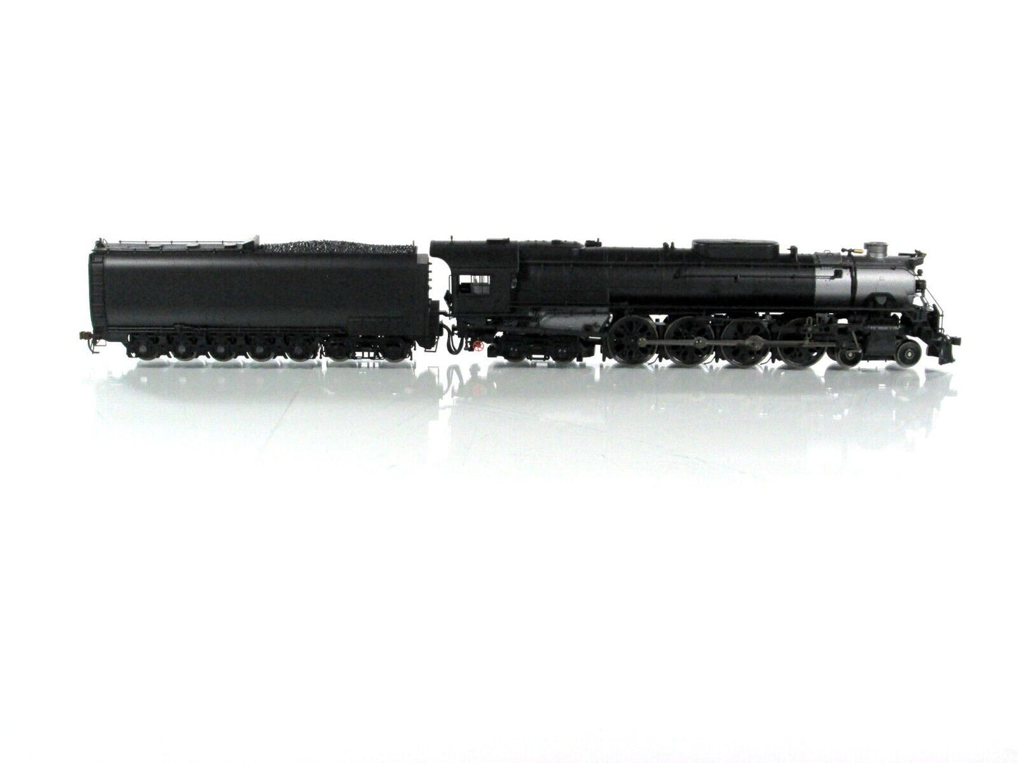 HO Scale **FEF-2 NORTHERN 4-8-4** Athearn G9200, DCC Sound w/ Remote, Unlettered