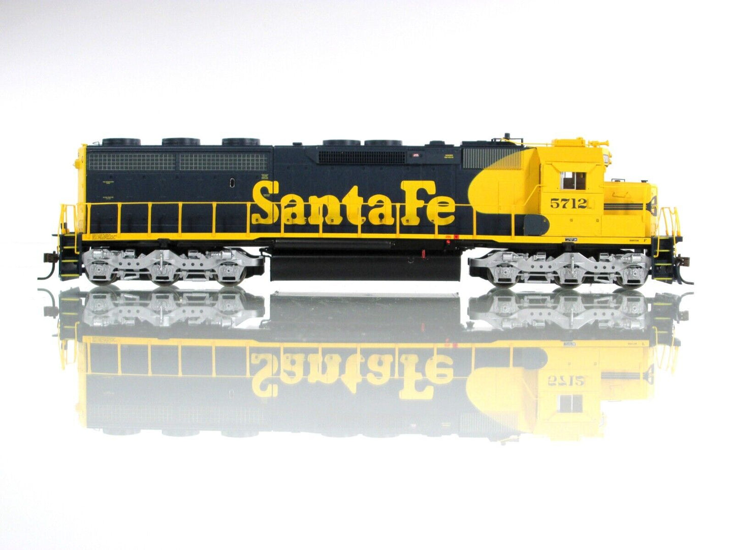 HO Scale ***SANTA FE*** SD45-2 Locomotive #5792 --- Athearn G67101, DCC Ready