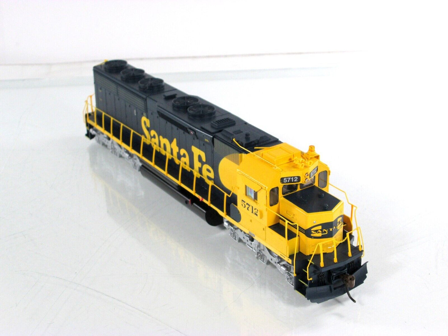 HO Scale ***SANTA FE*** SD45-2 Locomotive #5792 --- Athearn G67101, DCC Ready