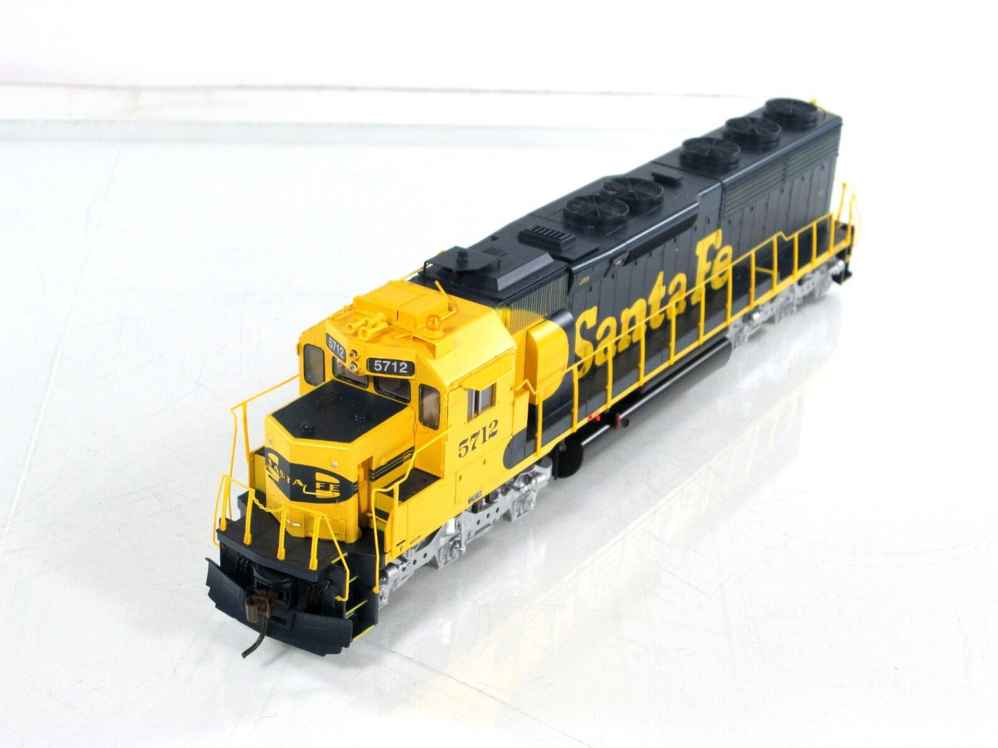 HO Scale ***SANTA FE*** SD45-2 Locomotive #5792 --- Athearn G67101, DCC Ready