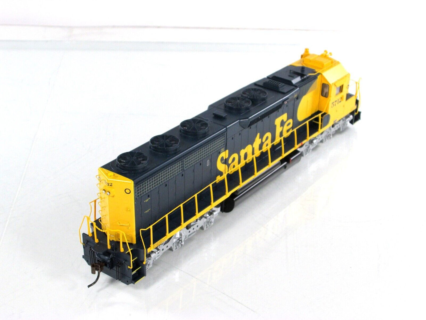 HO Scale ***SANTA FE*** SD45-2 Locomotive #5792 --- Athearn G67101, DCC Ready