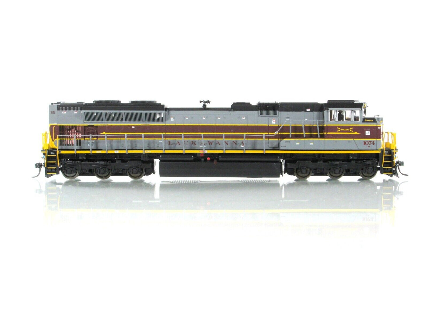 HO Scale ***LACKAWANNA*** SD70ACe #1074 - MTH 80-2269-1, w/ DCC Sound ***Project