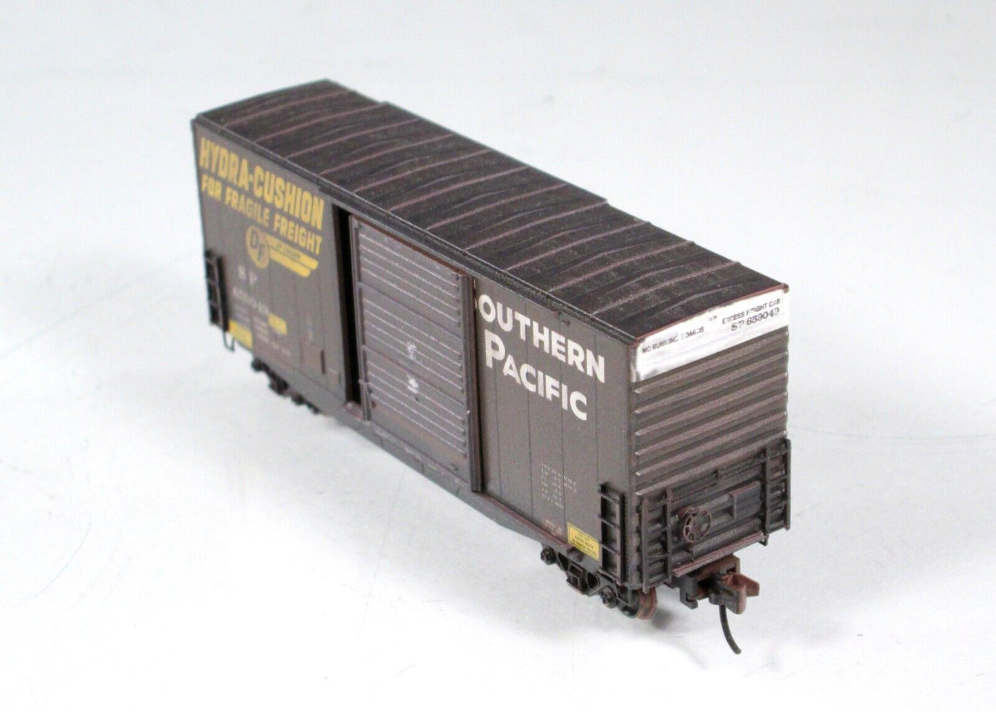 N Scale ***SOUTHERN PACIFIC*** Weathered Hy-Cube Box Car - Micro Trains 10144060