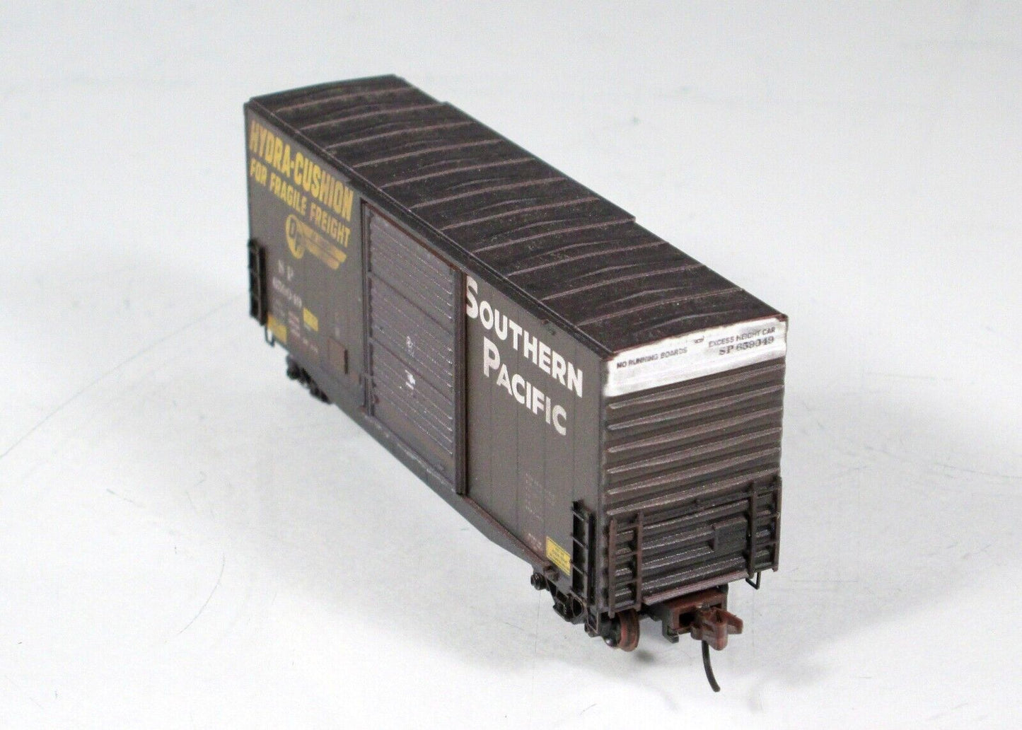 N Scale ***SOUTHERN PACIFIC*** Weathered Hy-Cube Box Car - Micro Trains 10144060