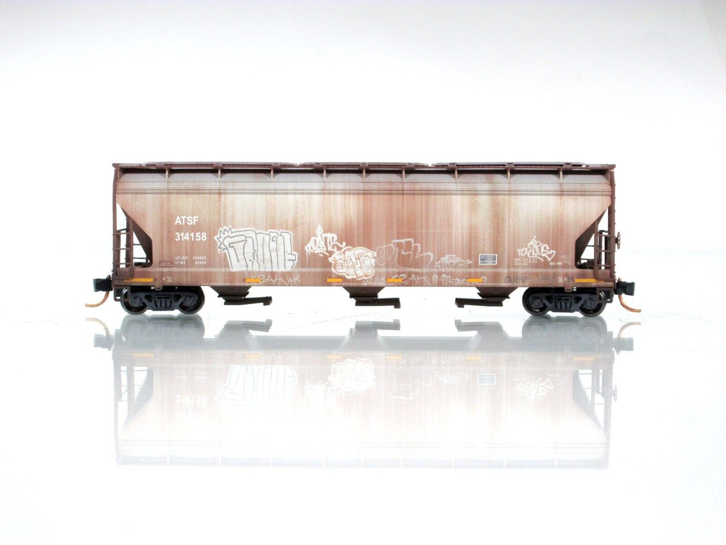 N Scale **SANTA FE** Weathered & Graffiti Hopper #314158 - Micro Trains 99305550
