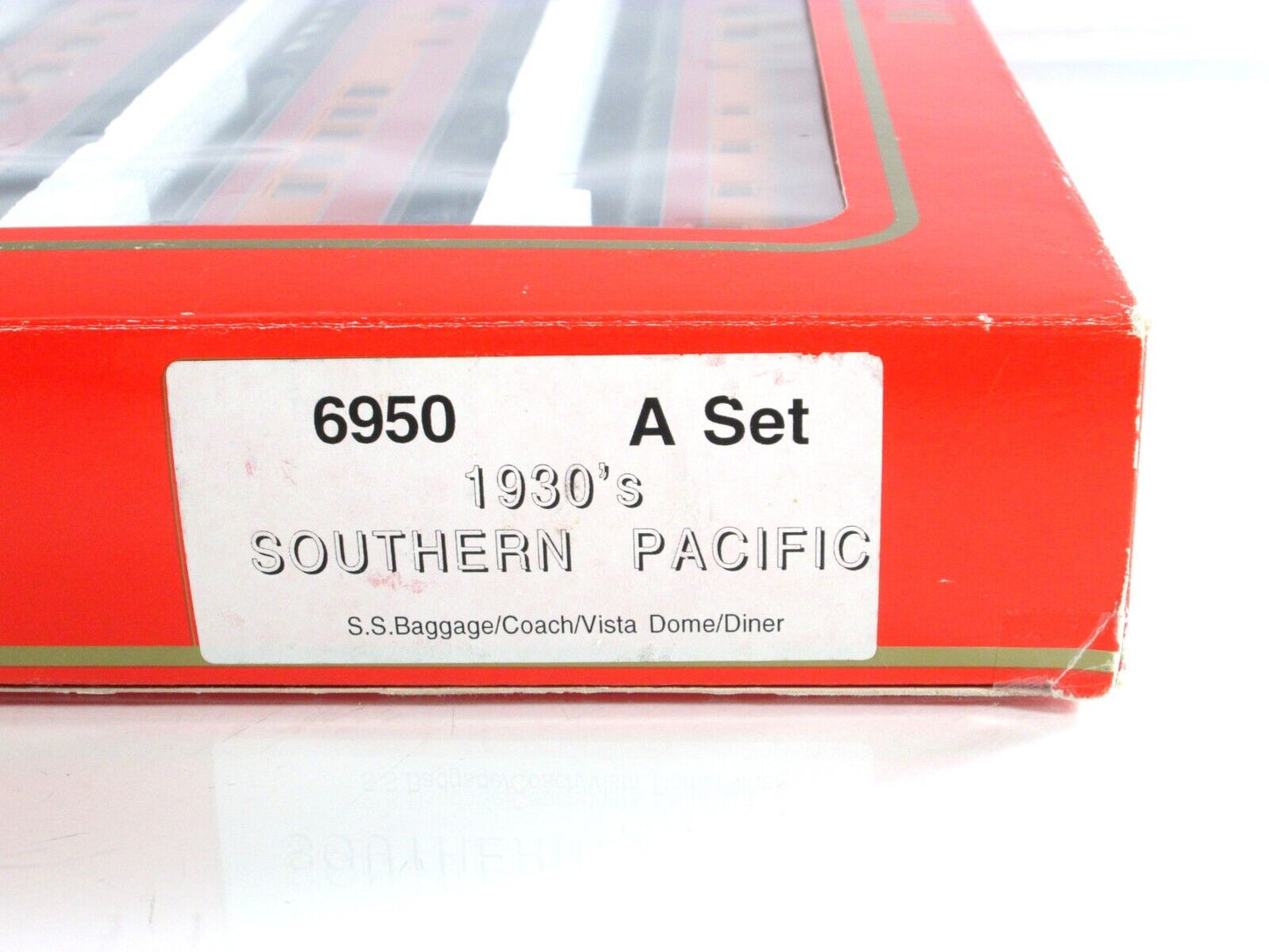 HO Scale ***SOUTHERN PACIFIC DAYLIGHT*** Passenger 4-Car Set A -- Rivarossi 6950