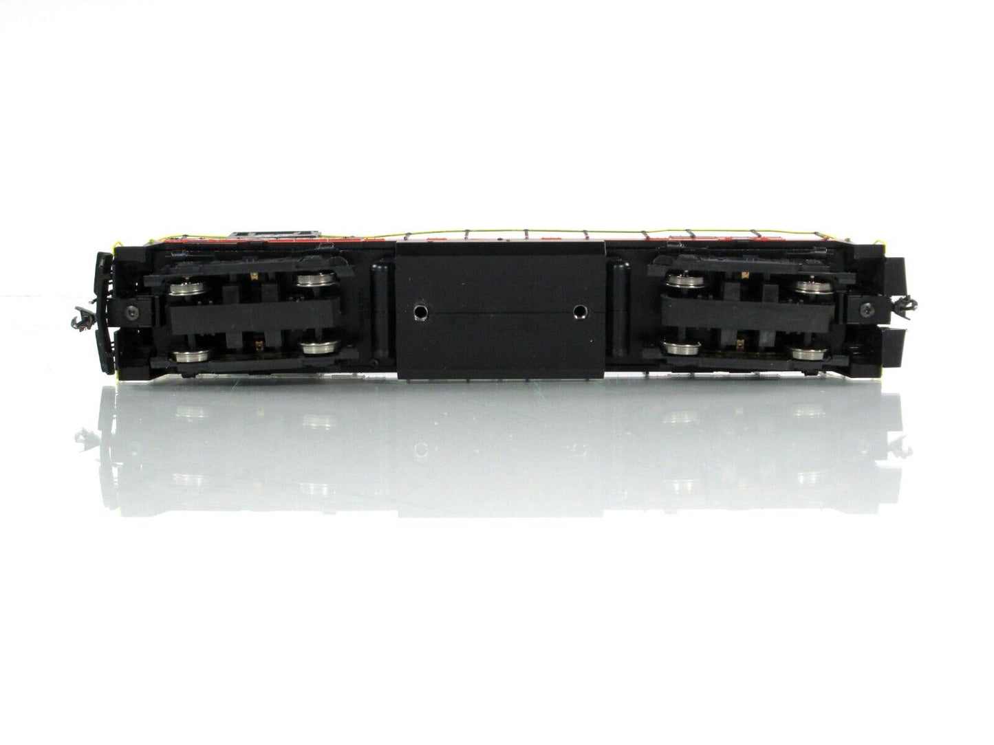 HO Scale ***NEW HAVEN*** U-25 B Locomotive #2525 -- BOWSER Executive 2-5921, DCC