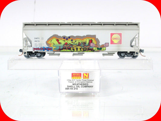 N Scale ***SHELL OIL*** Weathered, Graffiti Hopper 3-Bay - Micro Trains 09444210