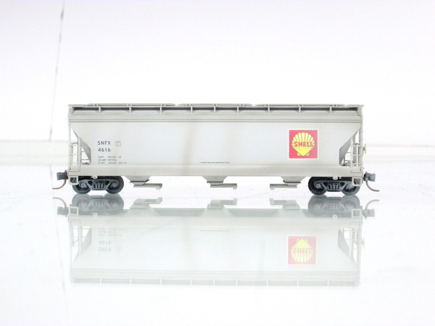 N Scale ***SHELL OIL*** Weathered, Graffiti Hopper 3-Bay - Micro Trains 09444210