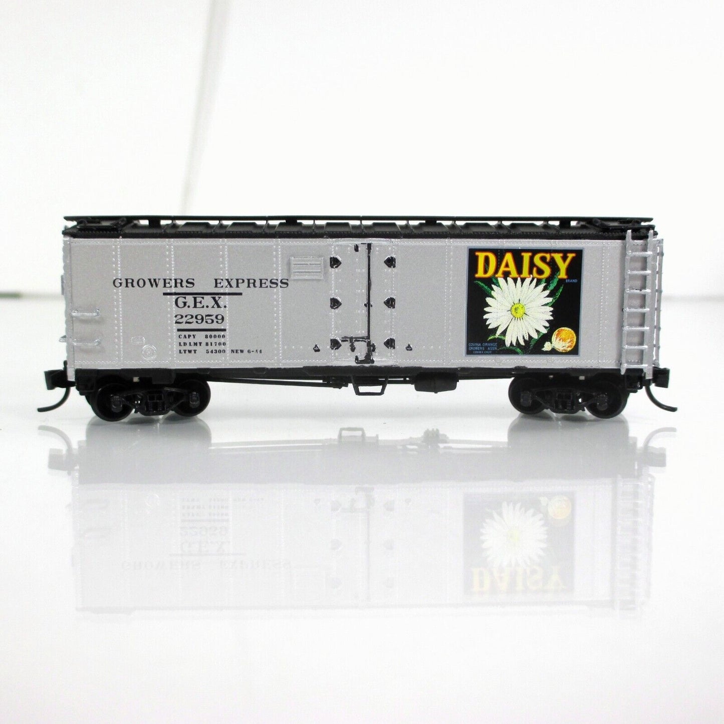 N Scale ***GROWERS EXPRESS, DAISY*** Reefer #22959 ---- YesterYear, MTL Couplers