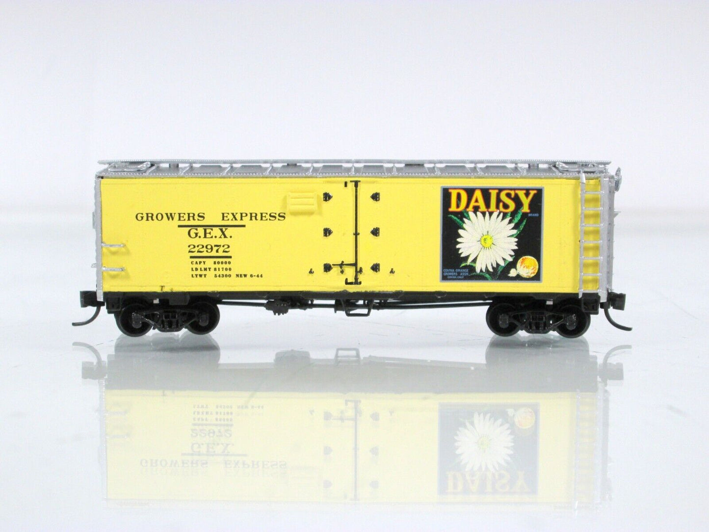 N Scale ***GROWERS EXPRESS, DAISY*** Reefer #22972 ---- YesterYear, MTL Couplers