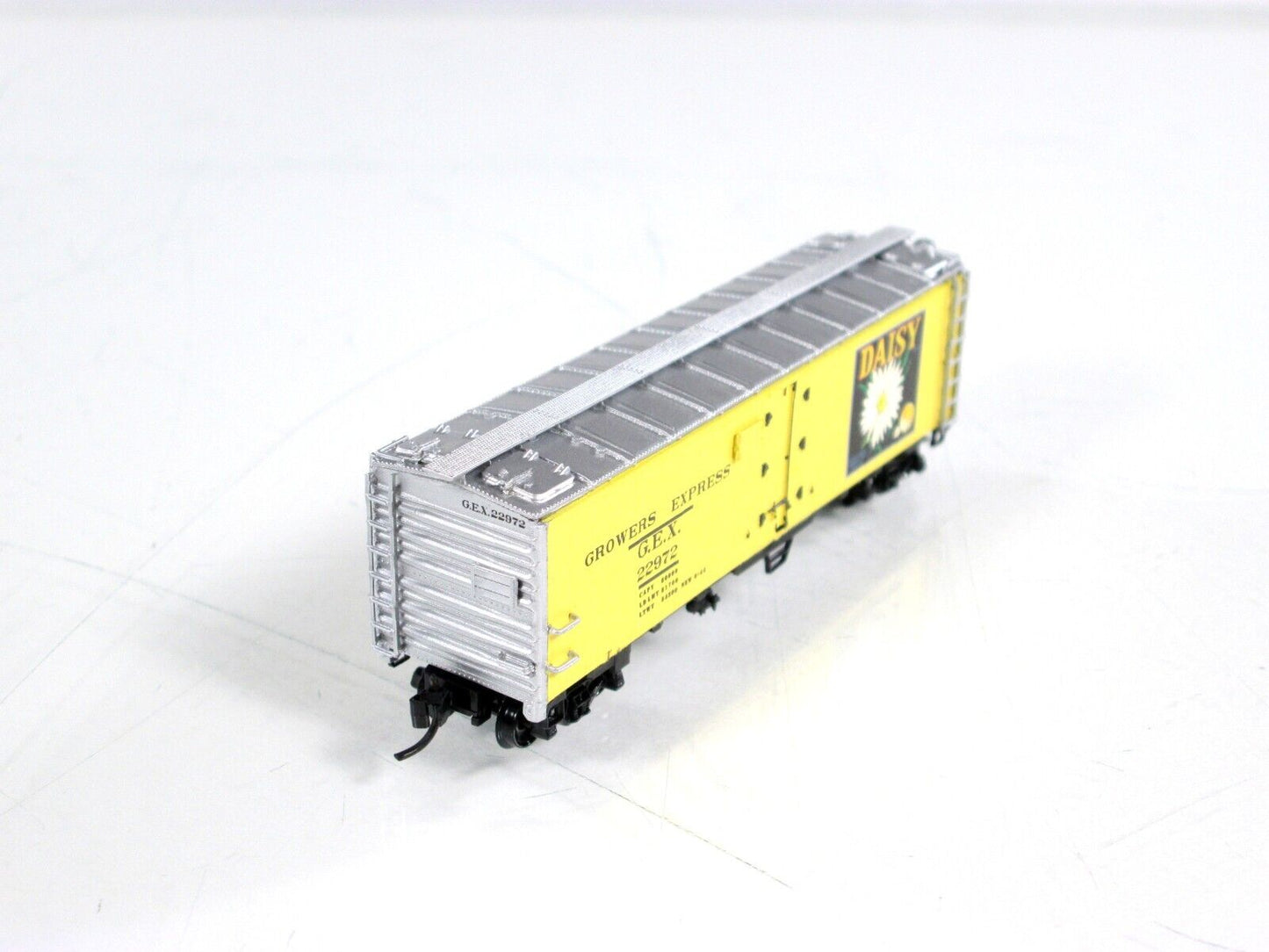 N Scale ***GROWERS EXPRESS, DAISY*** Reefer #22972 ---- YesterYear, MTL Couplers