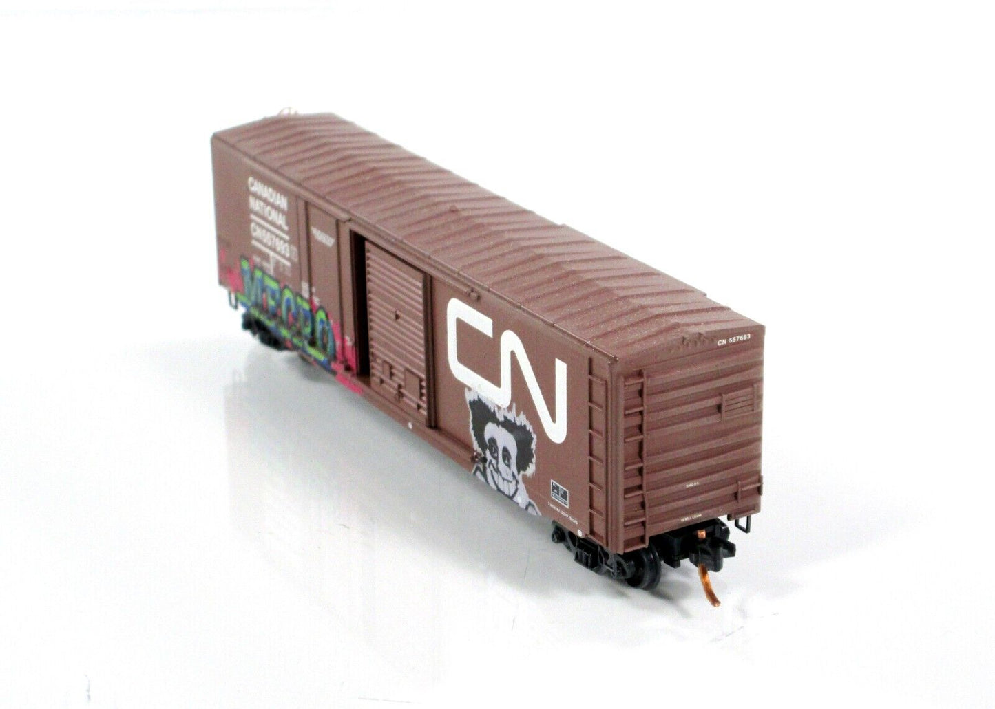 N Scale **CANADIAN NATIONAL* Graffiti 50' Box Car #557693 -Micro Trains 07644010