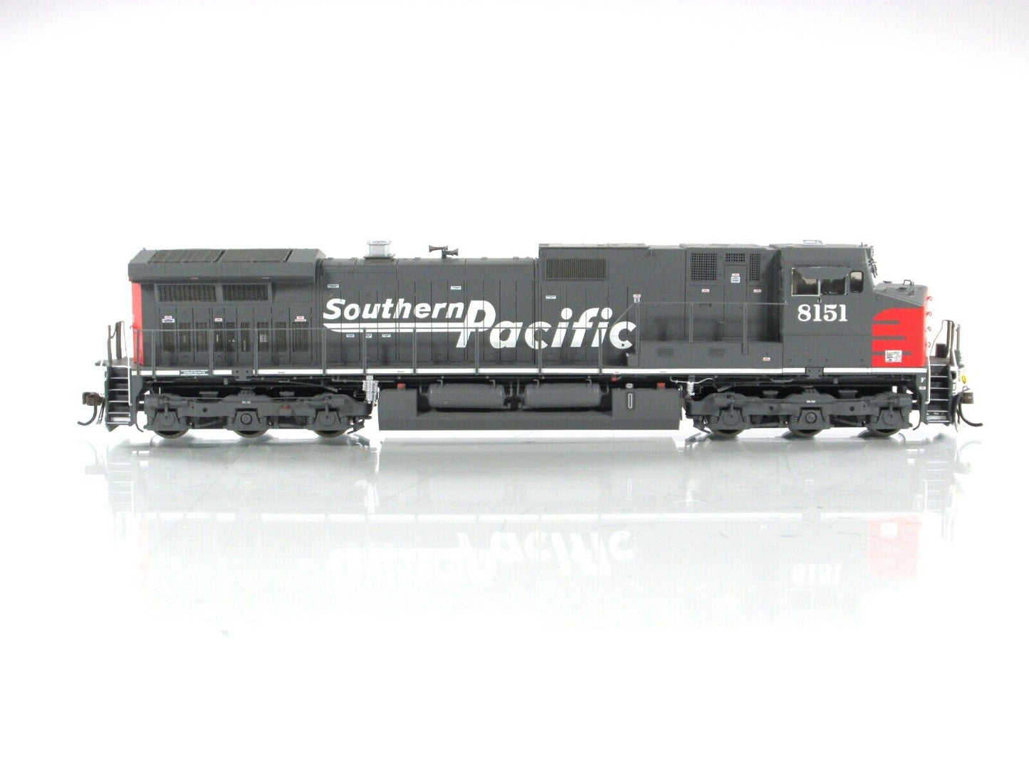 HO Scale SOUTHERN PACIFIC Dash 9-44CW #8151 - Athearn G31642, DCC Tsunami2 Sound