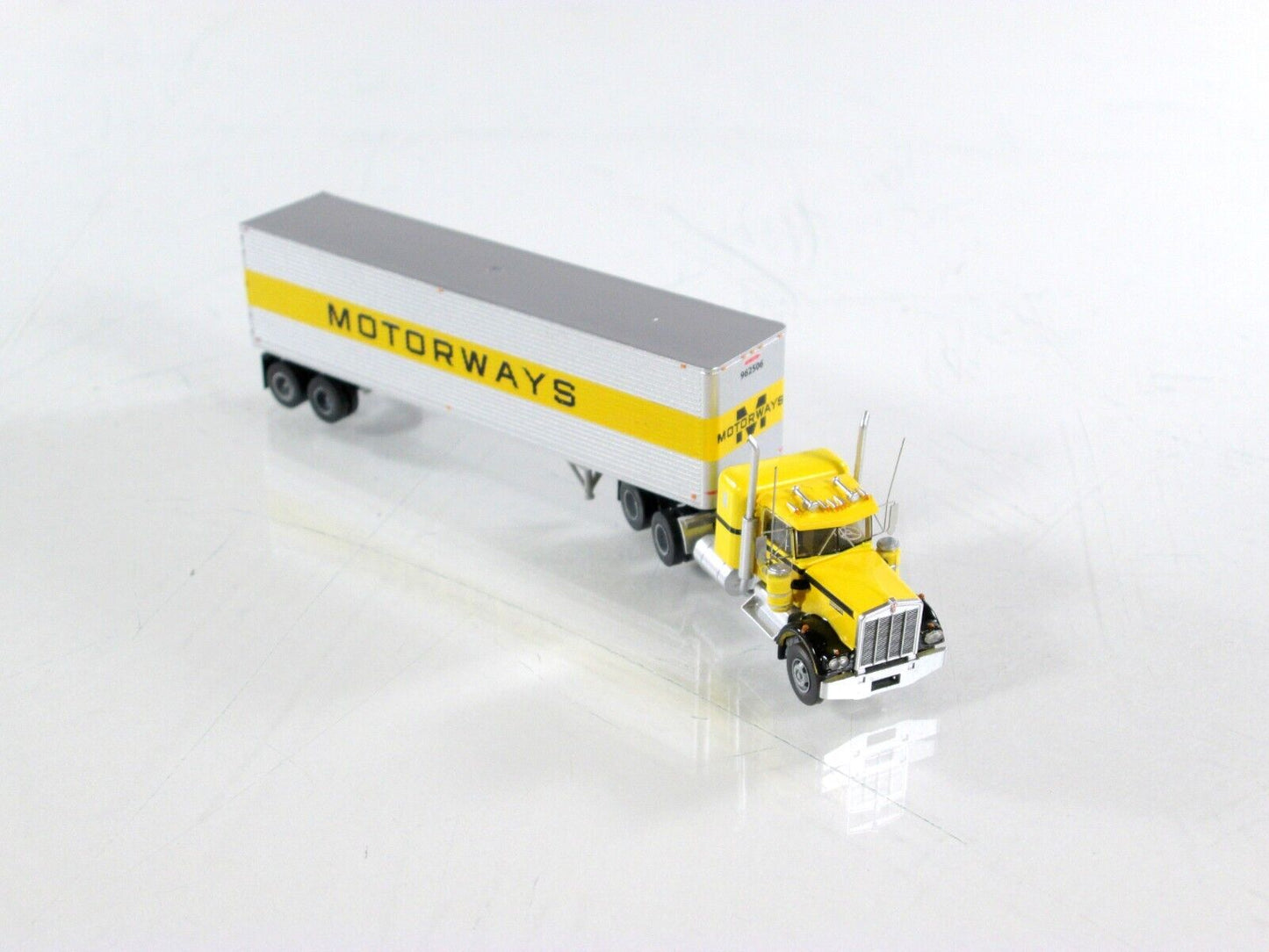 N Scale ***MOTORWAYS*** W900 Kenworth Tractor, 40' Trailer ----- Trainworx 59075