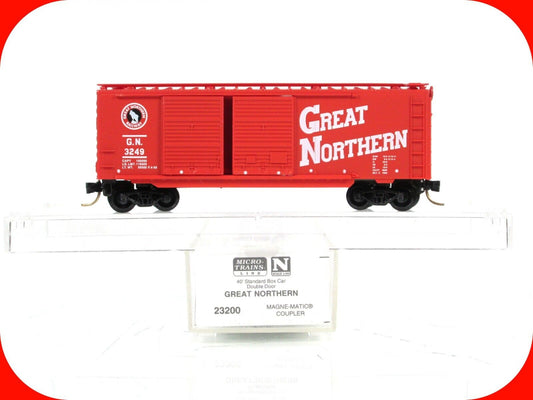 N Scale ***GREAT NORTHERN*** CIRCUS 40' Box Car, GN 3249 ---- Micro Trains 23200