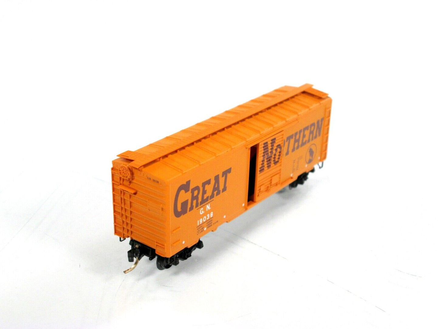 N Scale ***GREAT NORTHERN*** CIRCUS 40' Box Car, GN 19038 --- Micro Trains 20166