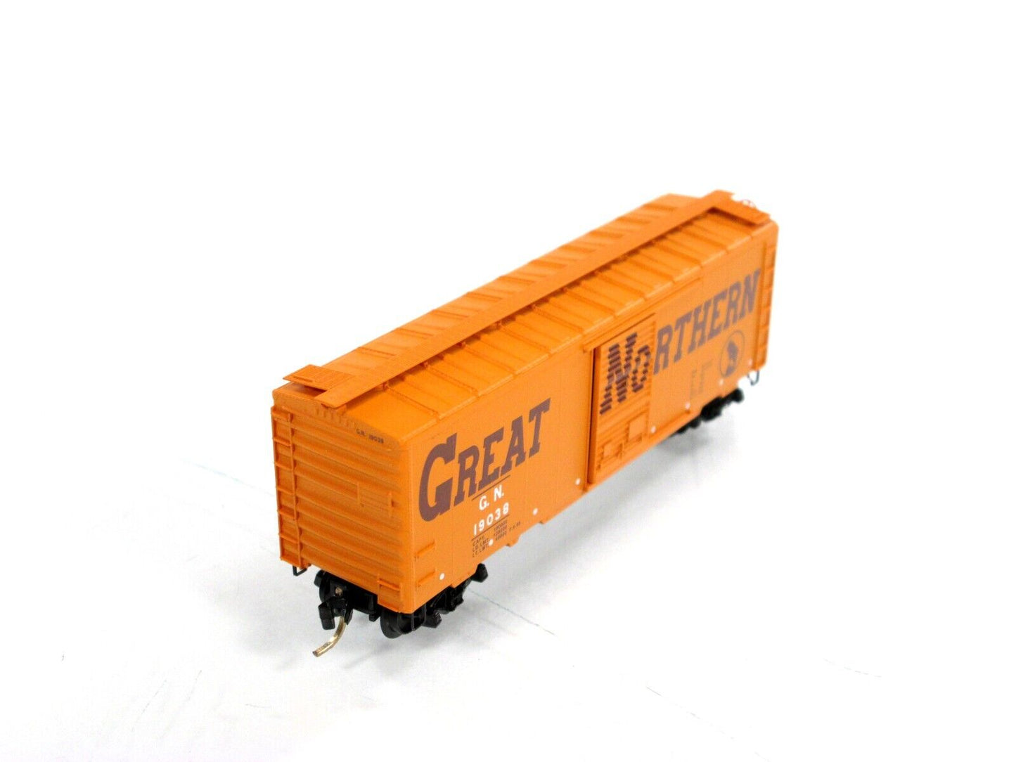 N Scale ***GREAT NORTHERN*** CIRCUS 40' Box Car, GN 19038 --- Micro Trains 20166